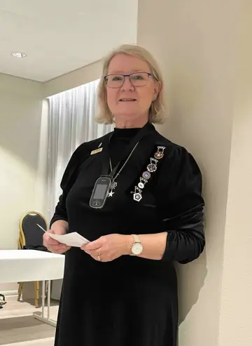 Overmester Cecilie leser Piken med tennstikkerne av HC Andersen