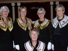 1. rekke: 25 års Ve.Ju Aud Irene Andersen. 2. rekke: Eks DSS Jorunn Signe Larsen, Eks Storrepr. Turid Halvorsrud, Eks OM Anniken Helgar, OM Margrethe Dalen 1. rekke: 25 års Ve.Ju Aud Irene Andersen. 2. rekke: Eks DSS Jorunn Signe Larsen, Eks Storrepr. Turid Halvorsrud, Eks OM Anniken Helgar, OM Margrethe Dalen