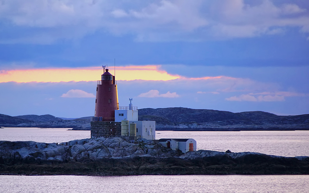 Grinna fyr ute på havstykket Folla