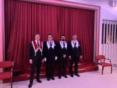 Overmester Erik Kristoffersen med våre nye brødre i Den Edle Kjærlighets Grad. Overmester Erik Kristoffersen med våre nye brødre i Den Edle Kjærlighets Grad.